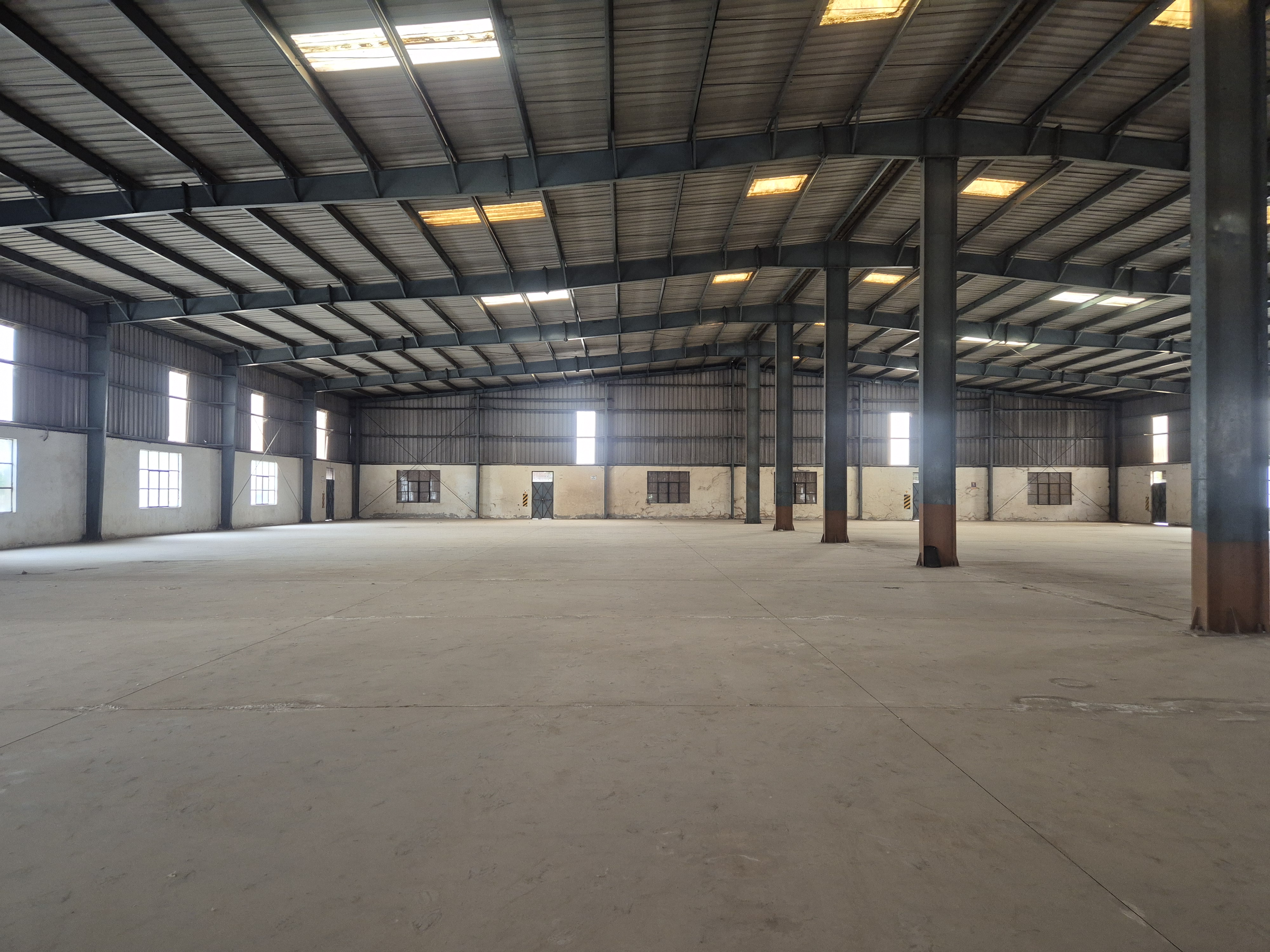Factory For Sale in Hosiery Complex, Noida