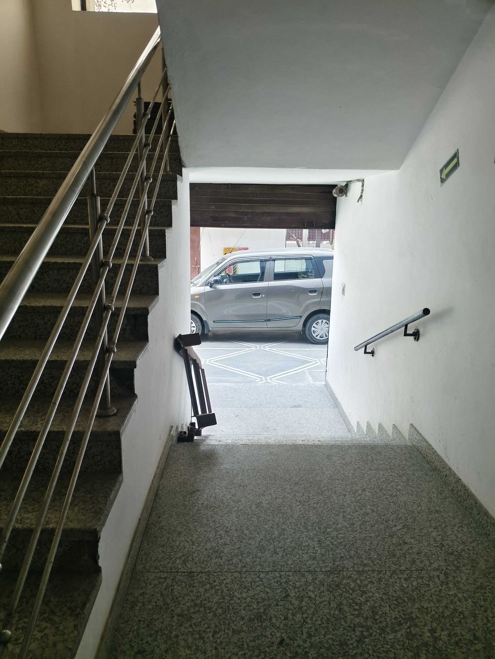 Industrial Building For Rent in Sector 10, Noida - image 3