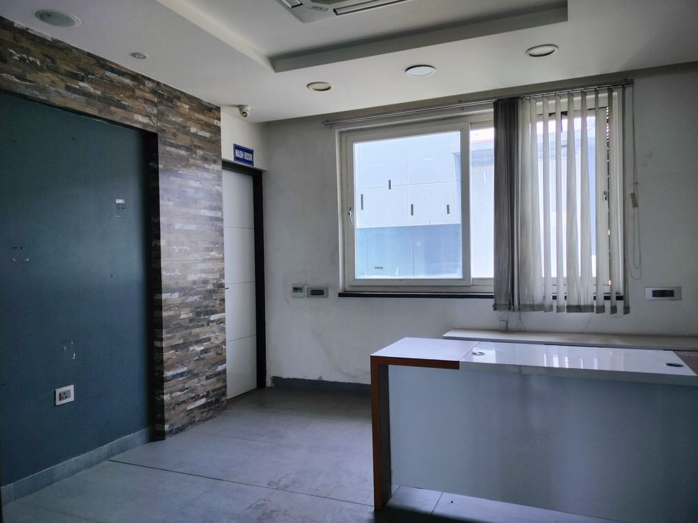 Industrial Factory For Rent in Sector 80, Noida - image 2